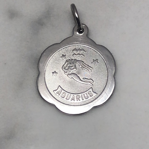 Aquarius zodiac sterling silver charm pendant - Picture 1 of 3